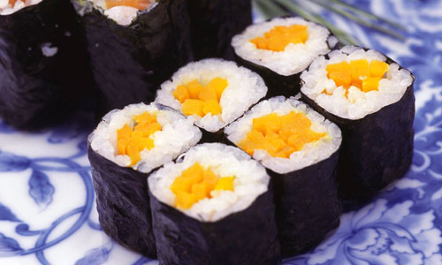Oshinko Roll sushi pieces